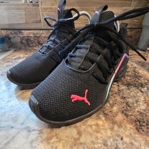 PUMA Axelion Black Sneakers Fade Running Size 7.5 Women’s